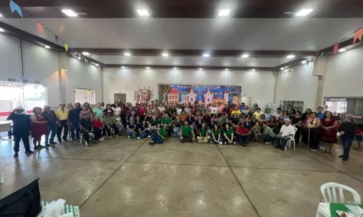 FÊNIX: Assistência Social realiza Arraiá da Melhor Idade em parceria com o Sicredi