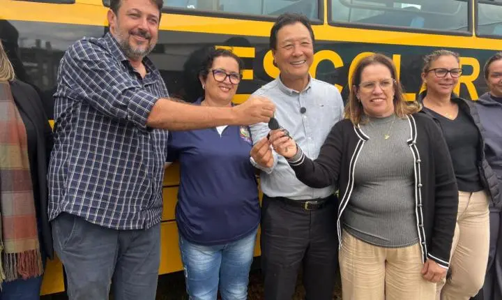 FÊNIX: Deputado Nishimori entrega ônibus escolar de R$ 600 mil