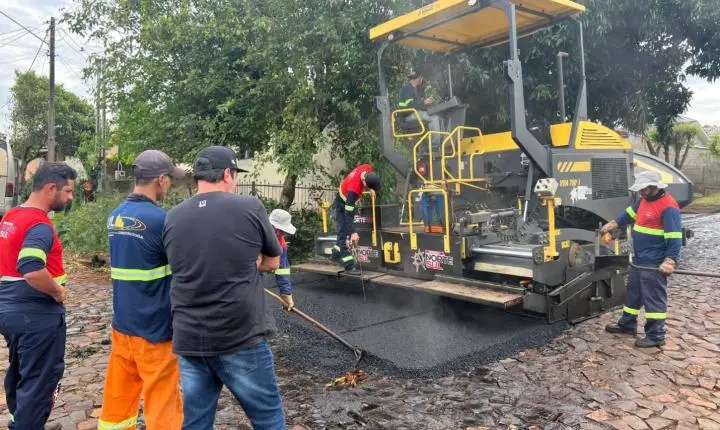 FÊNIX: Gestão Junior Molina executa mais de R$ 5,6 milhões em obras de pavimentação asfáltica