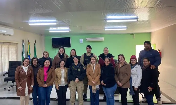 FÊNIX: Patrulha Maria da Penha da Polícia Militar realiza reunião com rede de proteção à mulher do município