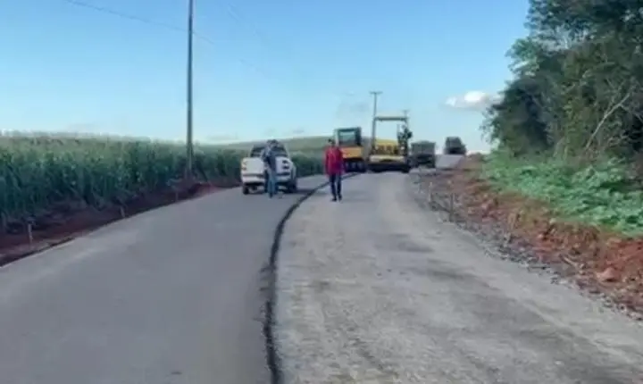 FÊNIX: Pavimentação até Bela Vista do Ivaí avança e recebe primeiras camadas de asfalto