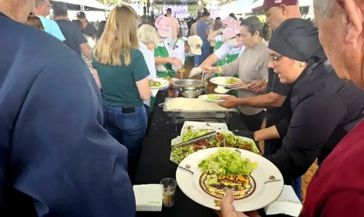 FÊNIX: Peixe na Cerâmica marca terceiro dia da festa de 66 anos do município