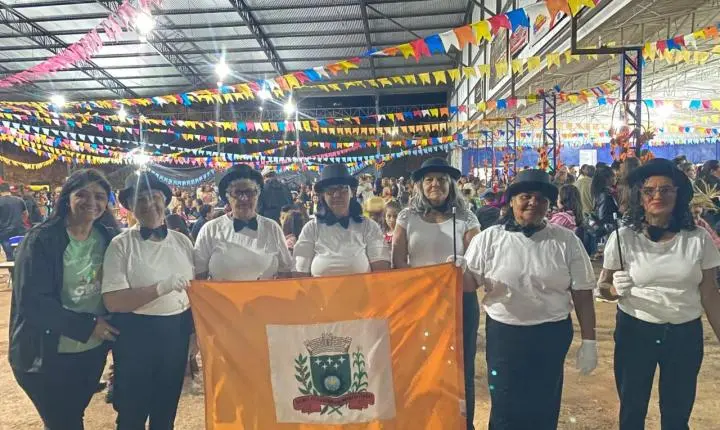 Grupo da Melhor Idade de Barbosa Ferraz participou da 9ª Festa Agostina que reuniu grupos de toda a região em Corumbataí do Sul