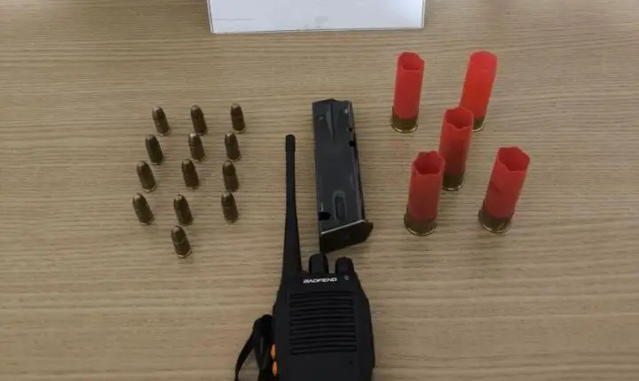 CAMPO MOURÃO: Homem é detido com carregador de pistola e munições durante abordagem na Avenida Miguel Luiz Pereira