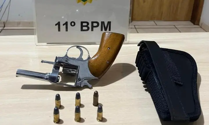 IRETAMA: homem é preso com revólver e oferece dinheiro a policiais para tentar ser liberado