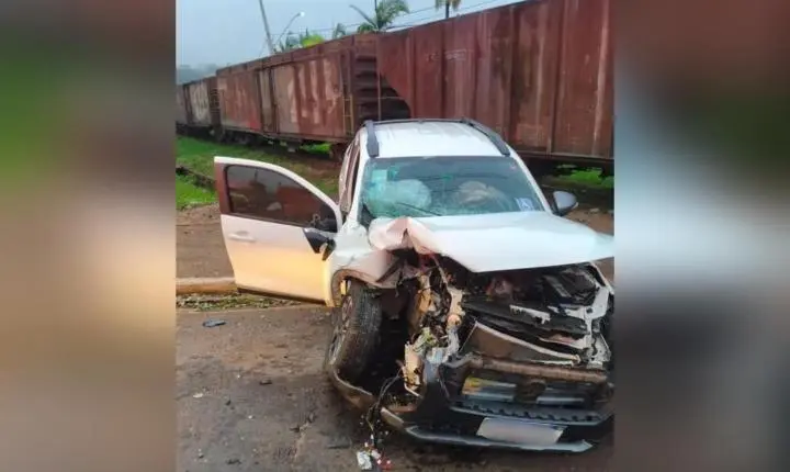 JANDAIA DO SUL: Trem atinge caminhonete e deixa motorista ferido no trevo da Emater 