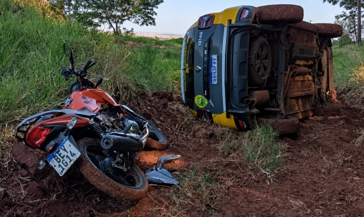 MAMBORÊ: Perseguição termina com viatura tombada; foragido da justiça consegue escapar