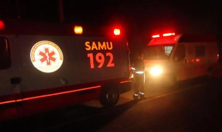 PEABIRU: ambulância da Prefeitura bate na traseira de moto e mulher fica gravemente ferida