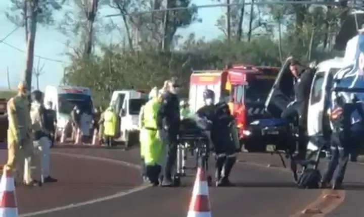 PEABIRU: jovem de 18 anos é ejetada de carro durante capotamento na PR-317 