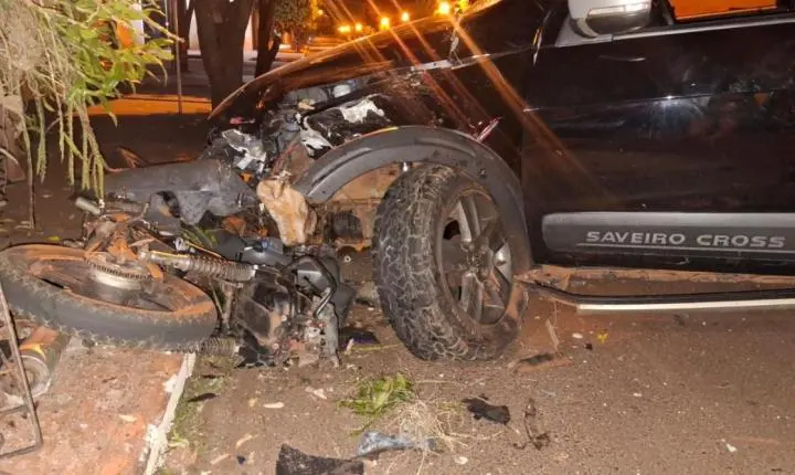 PEABIRU: Jovem morre após grave acidente no centro da cidade; motorista embriagado fugiu sem prestar socorro e foi preso em seguida