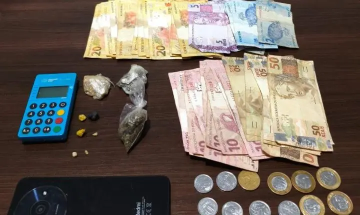 PEABIRU: PM apreende drogas, dinheiro e máquina de cartão em imóvel no centro