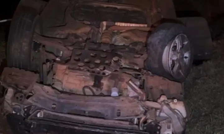 PR-158: Carro capota entre Campo Mourão e Peabiru e família escapa sem ferimentos