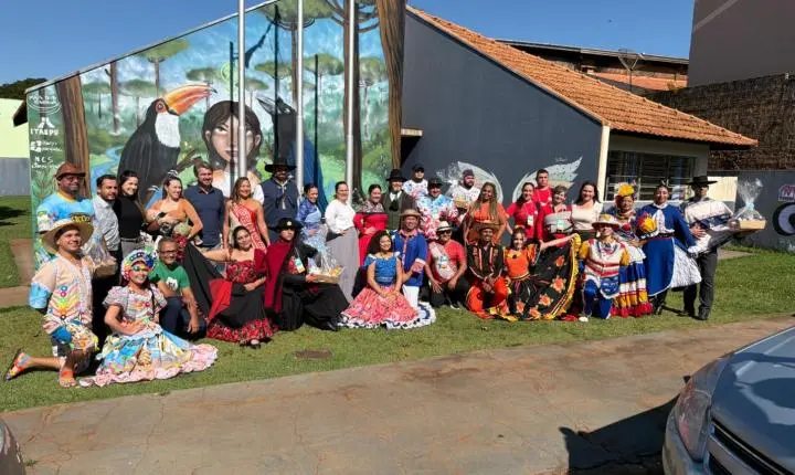 QUINTA DO SOL: Gestão municipal realiza troca de presentes com grupos folclóricos do Fefosol