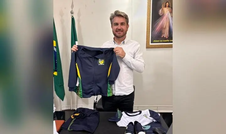 QUINTA DO SOL: Prefeito Leonardo anuncia entrega de novos uniformes escolares para alunos da rede municipal