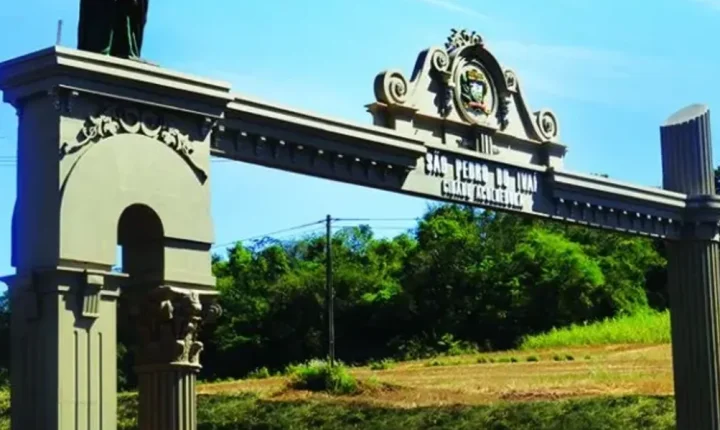 SÃO PEDRO DO IVAÍ: Criminosos furtam câmeras e fiação de portal de monitoramento na BR-369