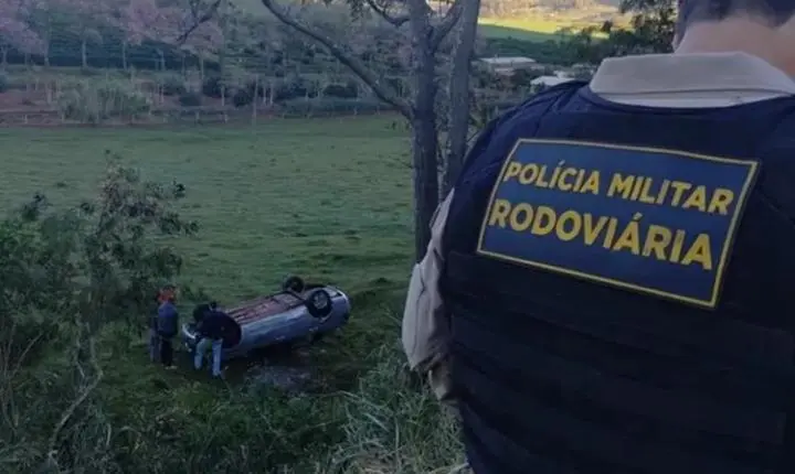 VALE DO IVAÍ: Um dia antes do casamento jovem capota carro do noivo
