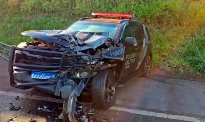 Viatura da PM de Campo Mourão se envolve em acidente na PR-317, em Maringá 